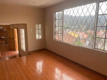Villa en venta Condominio Privado, con amplias áreas vedes, sector Hospirío