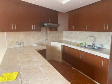 Villa en venta Condominio Privado, con amplias áreas vedes, sector Hospirío