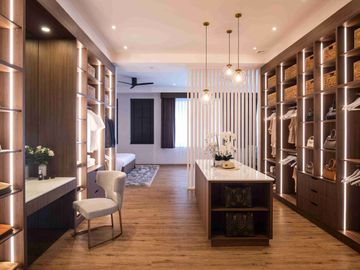 Exquisite 5-Bedroom Modern Classic Villa, Pool Villa in Chiang Mai