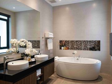 Exquisite 5-Bedroom Modern Classic Villa, Pool Villa in Chiang Mai