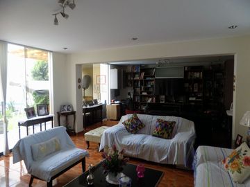 Venta de casa de 3 pisos en Surco!