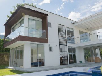 SE VENDE CASA CAMPESTRE DE LUJO CERCA A MANIZALES
