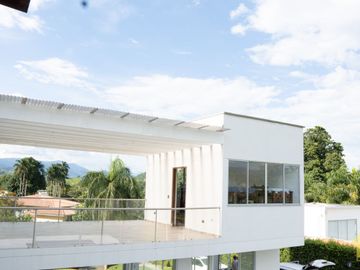SE VENDE CASA CAMPESTRE DE LUJO CERCA A MANIZALES