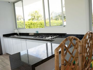 SE VENDE CASA CAMPESTRE DE LUJO CERCA A MANIZALES