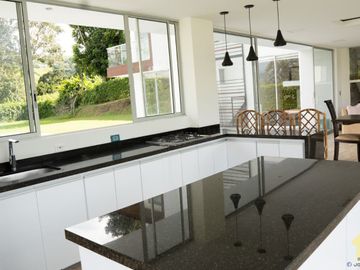 SE VENDE CASA CAMPESTRE DE LUJO CERCA A MANIZALES