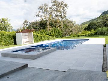 SE VENDE CASA CAMPESTRE DE LUJO CERCA A MANIZALES