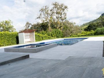 SE VENDE CASA CAMPESTRE DE LUJO CERCA A MANIZALES