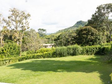 SE VENDE CASA CAMPESTRE DE LUJO CERCA A MANIZALES