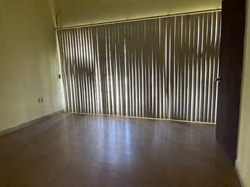 PROPIEDAD EN RENTA PARA OFICINAS, UN NIVEL, COLONIA CENTRICA EN CUERNAVACA, MORELOS.