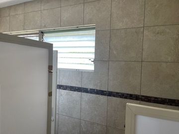 PROPIEDAD EN RENTA PARA OFICINAS, UN NIVEL, COLONIA CENTRICA EN CUERNAVACA, MORELOS.