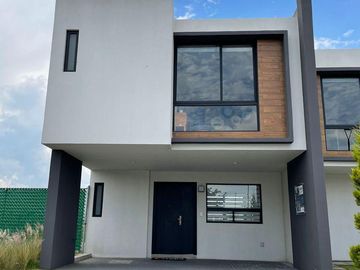 CASA EN VENTA EN TOLUCA CERCA DEL PARQUE 2000