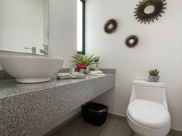 CASA EN VENTA EN TOLUCA CERCA DEL PARQUE 2000