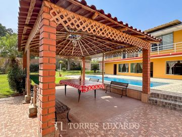 VENTA DE CASA DE CAMPO EQUIPADA Y AMOBLADA, EN CIENEGUILLA CON 1,020M2 DE TERRENO