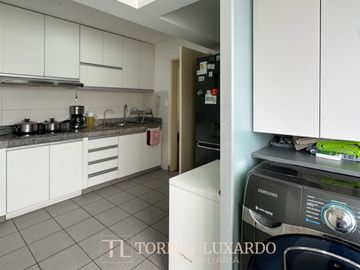 Venta de Lindo Departamento de 3 Dormitorios + Cochera en Magdalena, Piso 15