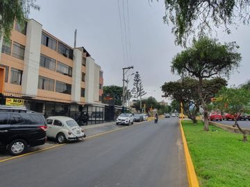 Vendo Depa 2 Habit 2 Baños Cuarto De Estudio. Surco