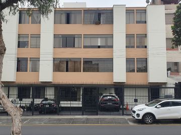 Vendo Depa 2 Habit 2 Baños Cuarto De Estudio. Surco