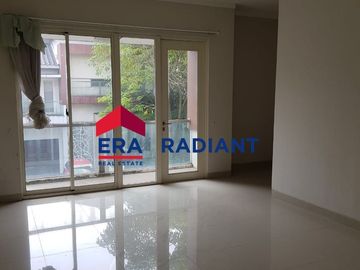 Dijual Rumah di Bintaro Sektor 7, Cluster Kebayoran Essence