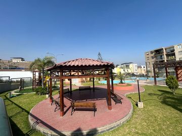 Fabulosa Casa de 2 pisos más azotea en el Condominio Casa Club El Palmar en Lurin