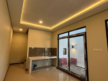 Rumah Baru Plus Rooftop !5 Menit Ke Pemkot Cimahi di Sayap Permana