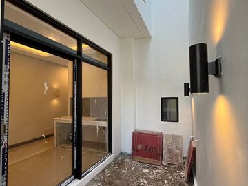 Rumah Baru Plus Rooftop !5 Menit Ke Pemkot Cimahi di Sayap Permana