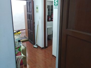Excelente ubicación local comercial en Gamarra