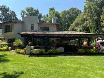 RESIDENCIA DE LUJO EN VENTA EN CLUB DE GOLF AVÁNDARO, VALLE DE BRAVO