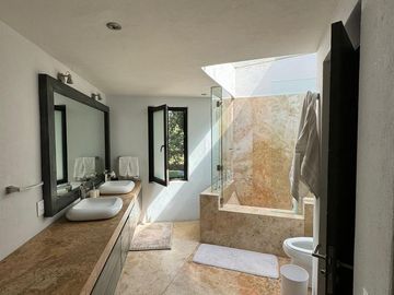 RESIDENCIA DE LUJO EN VENTA EN CLUB DE GOLF AVÁNDARO, VALLE DE BRAVO