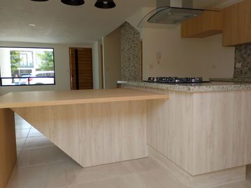 CASA EN VENTA EN SAN DIEGO CON HERMOSA COCINA y ROOFGARDEN