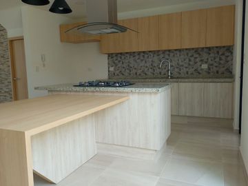 CASA EN VENTA EN SAN DIEGO CON HERMOSA COCINA y ROOFGARDEN