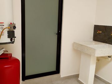 CASA EN VENTA EN SAN DIEGO CON HERMOSA COCINA y ROOFGARDEN