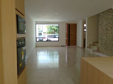 CASA EN VENTA EN SAN DIEGO CON HERMOSA COCINA y ROOFGARDEN