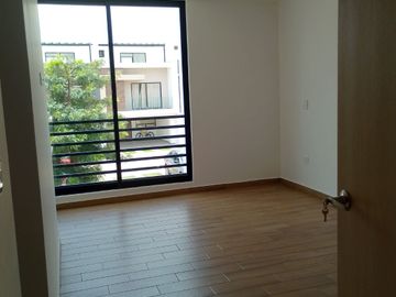CASA EN VENTA EN SAN DIEGO CON HERMOSA COCINA y ROOFGARDEN