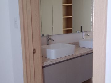 CASA EN VENTA EN SAN DIEGO CON HERMOSA COCINA y ROOFGARDEN