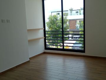 CASA EN VENTA EN SAN DIEGO CON HERMOSA COCINA y ROOFGARDEN