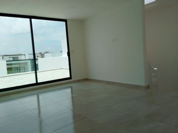 CASA EN VENTA EN SAN DIEGO CON HERMOSA COCINA y ROOFGARDEN