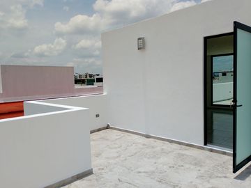 CASA EN VENTA EN SAN DIEGO CON HERMOSA COCINA y ROOFGARDEN