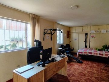 ¡OPORTUNIDAD ÚNICA! VENDO CASA EN CALLE LOS ECONÓMOS, URB. SANTA FELICIA, LA MOLINA