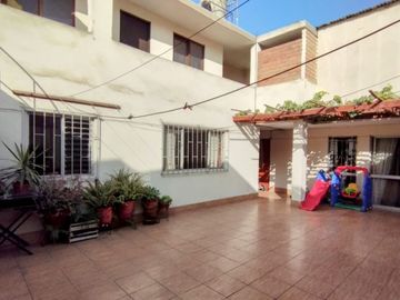 ¡OPORTUNIDAD ÚNICA! VENDO CASA EN CALLE LOS ECONÓMOS, URB. SANTA FELICIA, LA MOLINA