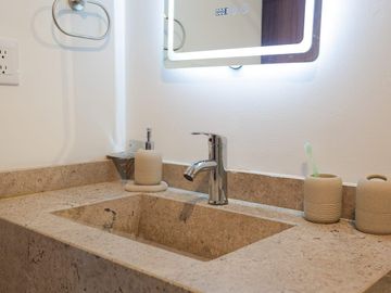 Departamento Amueblado AIRBNB, 2 recamaras, 2 baños, elevador, alberca, cochera 1 auto, isla del amor