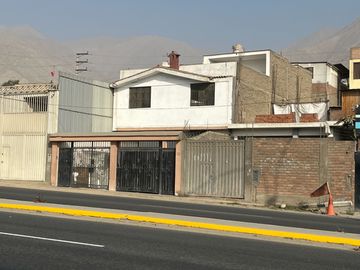 VENTA DE CASA EN CHACLACAYO 3 PISOS + LOCAL COMERCIAL