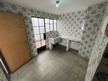 VENTA DE CASA EN CHACLACAYO 3 PISOS + LOCAL COMERCIAL