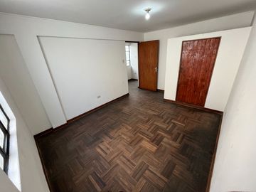 VENTA DE CASA EN CHACLACAYO 3 PISOS + LOCAL COMERCIAL