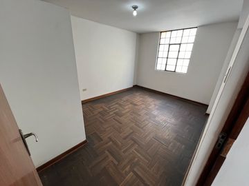 VENTA DE CASA EN CHACLACAYO 3 PISOS + LOCAL COMERCIAL