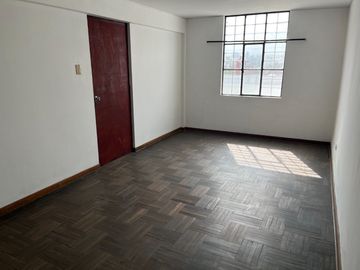 VENTA DE CASA EN CHACLACAYO 3 PISOS + LOCAL COMERCIAL
