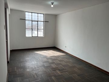 VENTA DE CASA EN CHACLACAYO 3 PISOS + LOCAL COMERCIAL