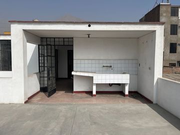 VENTA DE CASA EN CHACLACAYO 3 PISOS + LOCAL COMERCIAL