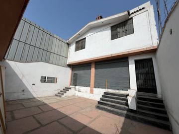VENTA DE CASA EN CHACLACAYO 3 PISOS + LOCAL COMERCIAL