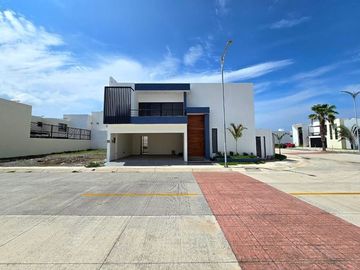 SE VENDE HERMOSA RESIDENCIA EN LAS PALMAS, VERACRUZ.
