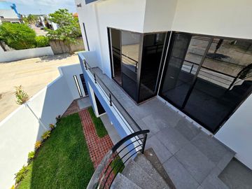 SE VENDE HERMOSA RESIDENCIA EN LAS PALMAS, VERACRUZ.