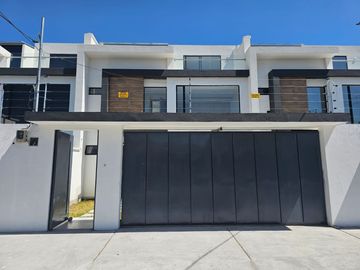 CASA LISTA PARA HABITAR 180M3 -3 PISOS - 2 PARQUEADEROS- LA PRIMAVERA CUMBAYA